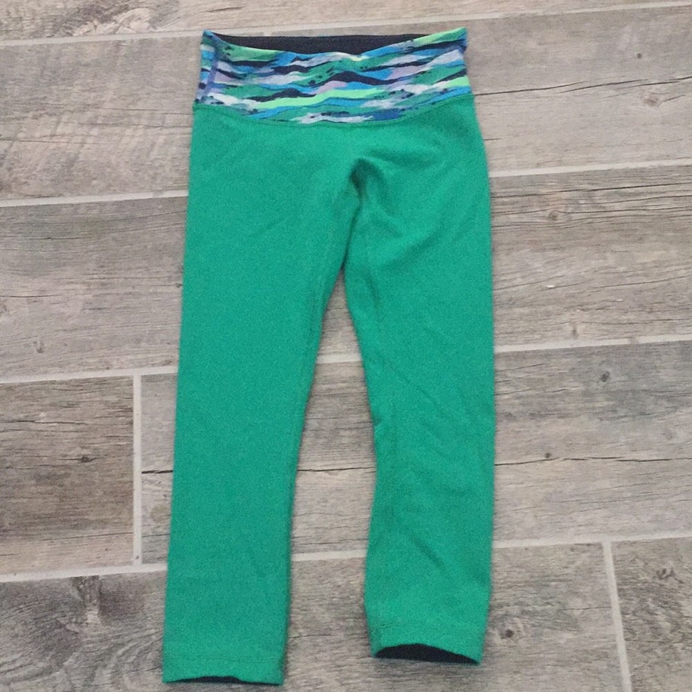 Reversalble Lululemon wonder unders. Like new!